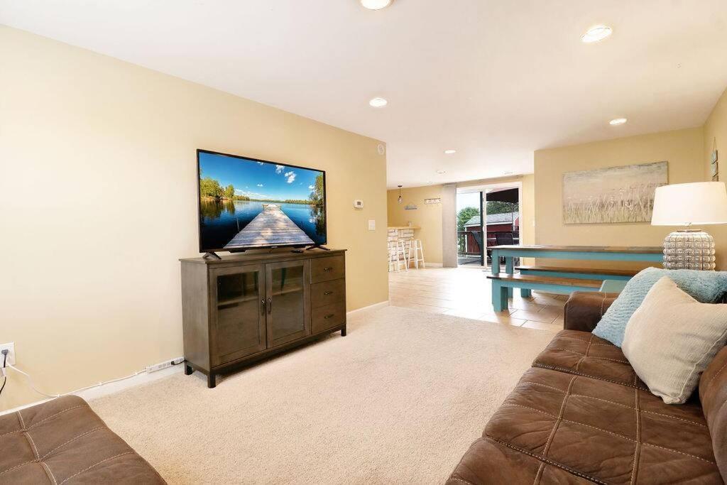 Chain O Lakes Nautical 4Bed 3Bath Waterfront With Bonus Room, Large Deck And Hot Tub Fox Lake Exterior photo