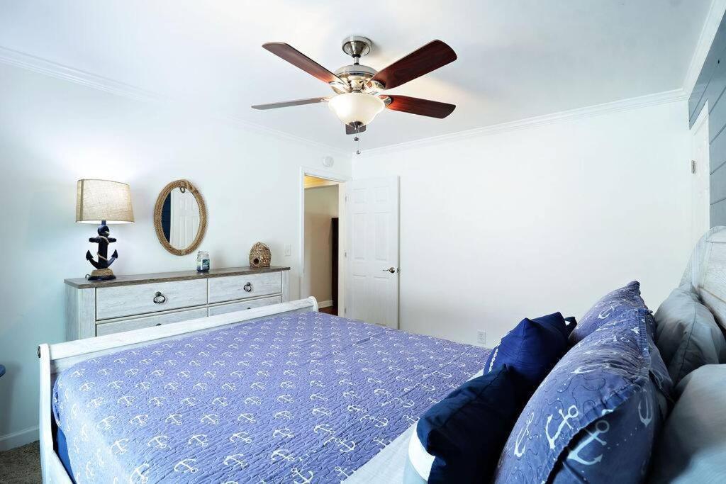 Chain O Lakes Nautical 4Bed 3Bath Waterfront With Bonus Room, Large Deck And Hot Tub Fox Lake Exterior photo